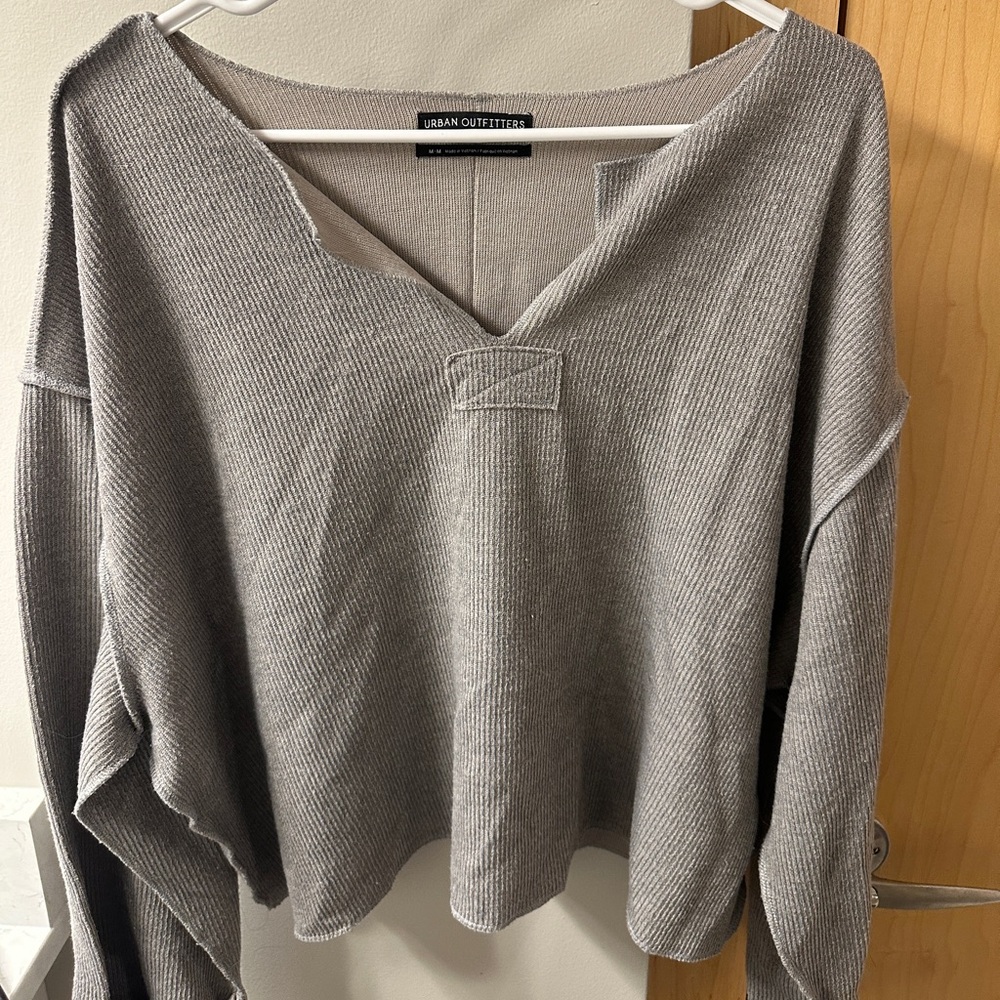 Urban Outfitters Ribbed V-Neck Sweater in Gray